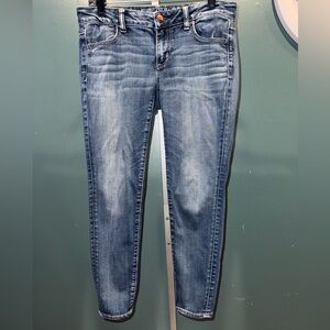 American Eagle Outfitters Blue Skinny Jeans with Modern Wash - Size 8 short